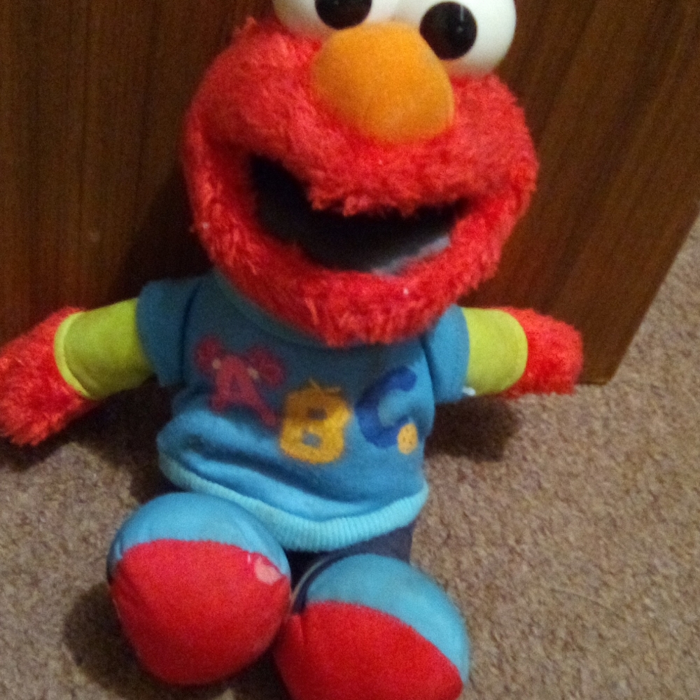 Seasame Street toy Hasbro singing talking Elmos A B C toy need cleaning